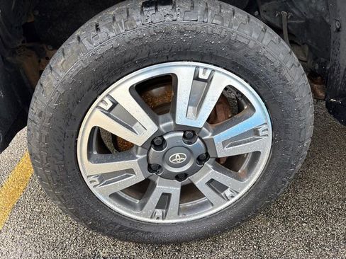 Used 2010 Toyota Tundra 4x4 CrewMax image 8