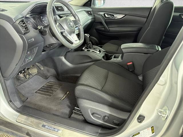 Used 2017 Nissan Rogue SV FWD image 9