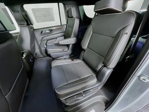 New 2025 Chevrolet Suburban Premier image 26