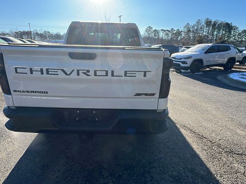 Used 2022 Chevrolet Silverado 1500 ZR2 w/ Technology Package image 9
