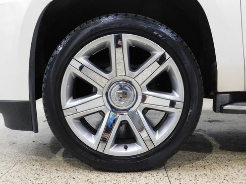 Used 2015 Cadillac Escalade Luxury image 21
