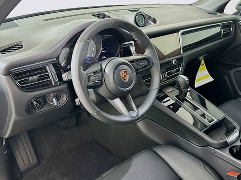 New 2026 Porsche Macan image 4