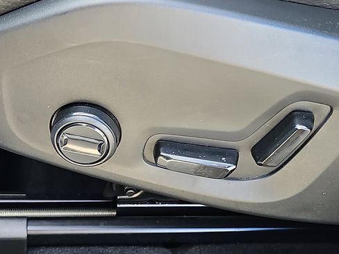 Certified 2023 Volvo XC60 B5 Plus w/ Climate Package image 26