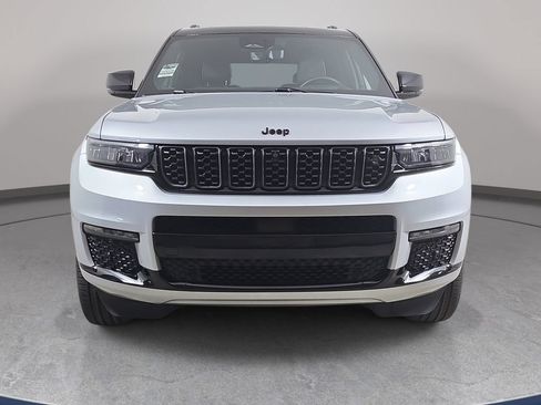 Used 2023 Jeep Grand Cherokee L Summit AWD/4WD image 3