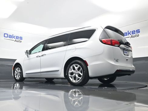 Used 2020 Chrysler Pacifica Touring-L Plus w/ Tire & Wheel Group image 45