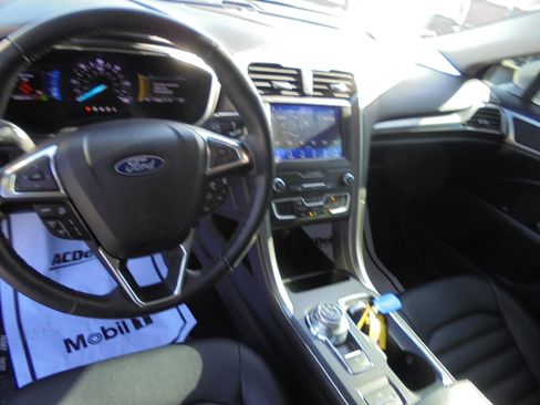 Used 2020 Ford Fusion SEL image 11