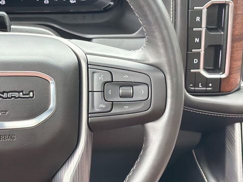 Used 2024 GMC Yukon XL Denali Ultimate AWD/4WD image 10