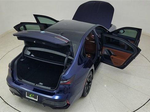 Used 2023 BMW i7 xDrive60 image 87