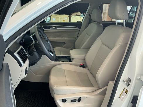 Used 2023 Volkswagen Atlas SE w/ Panoramic Sunroof Package FWD image 14