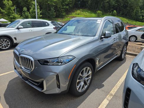 Used 2026 BMW X5 xDrive40i w/ Premium Package AWD/4WD image 4