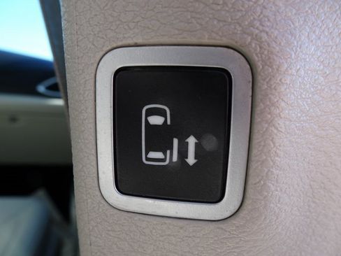 Used 2017 Chrysler Pacifica Premium image 21