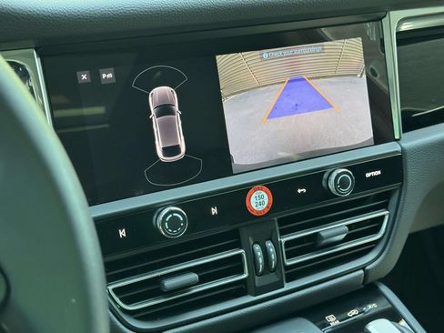 Certified 2026 Porsche Macan AWD/4WD image 27