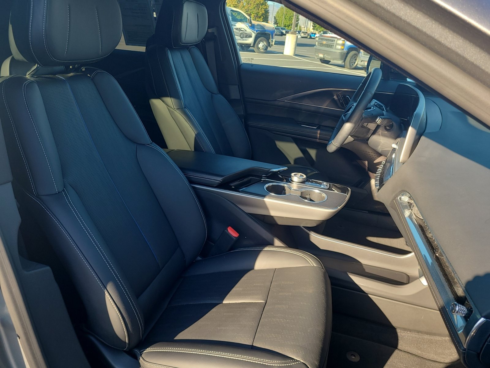 Used 2025 Cadillac Lyriq Sport AWD/4WD image 19