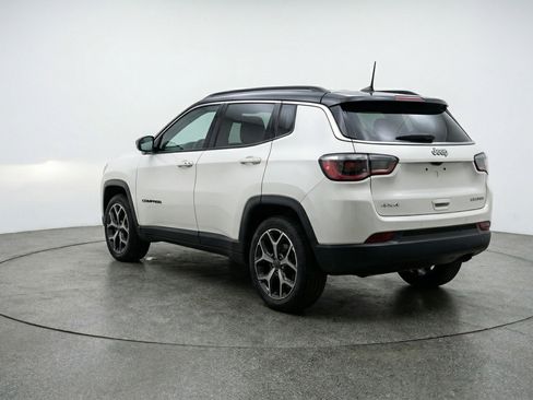 Used 2025 Jeep Compass Limited image 6