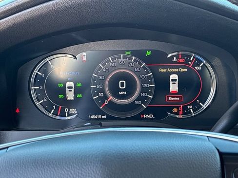 Used 2019 Cadillac Escalade Luxury RWD image 30