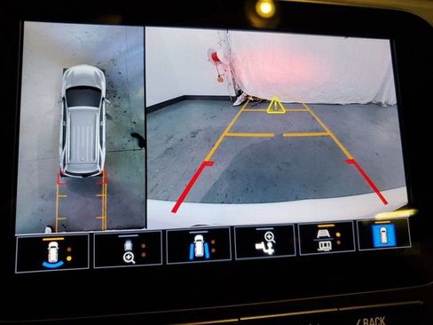 Used 2022 Chevrolet Equinox RS w/ RS Leather Package image 21