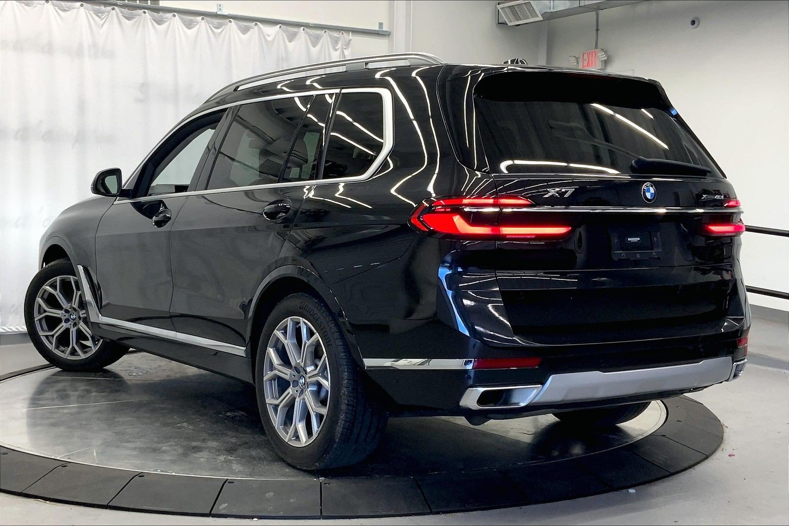 Used 2024 BMW X7 xDrive40i w/ Executive Package AWD/4WD image 3