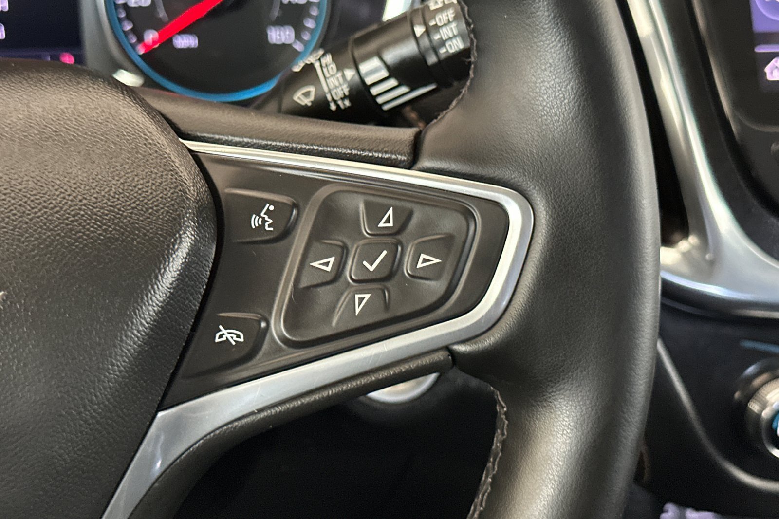 Used 2023 Chevrolet Equinox Premier AWD/4WD image 28