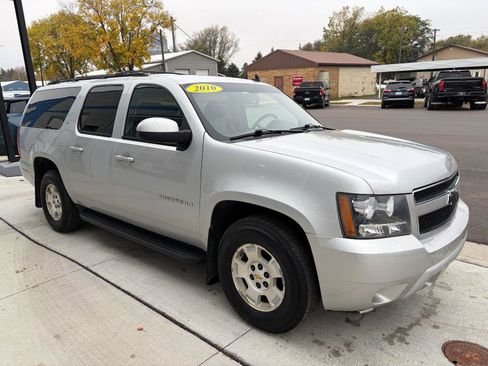 Used 2010 Chevrolet Suburban LT image 6