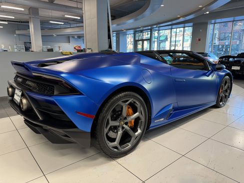 Used 2023 Lamborghini Huracan EVO image 7