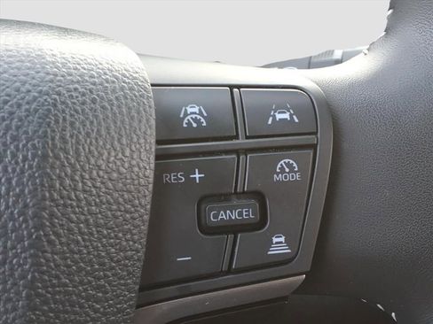 Used 2025 Toyota Camry SE image 31