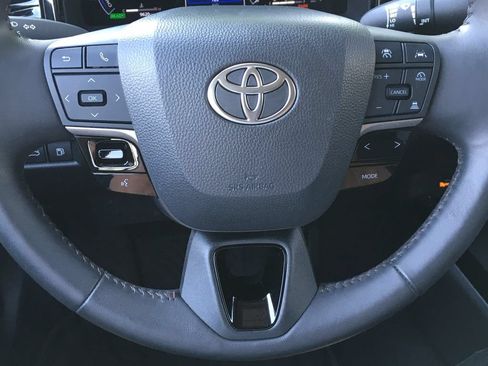 Used 2025 Toyota Camry XLE AWD/4WD image 14