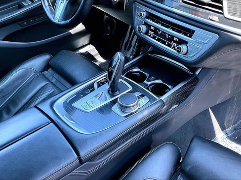 Used 2021 BMW 750i xDrive w/ M Sport Package AWD/4WD image 30