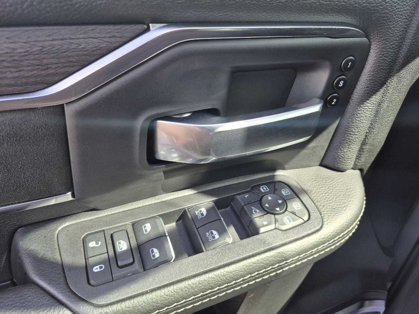 Used 2026 RAM 2500 Laramie AWD/4WD image 3