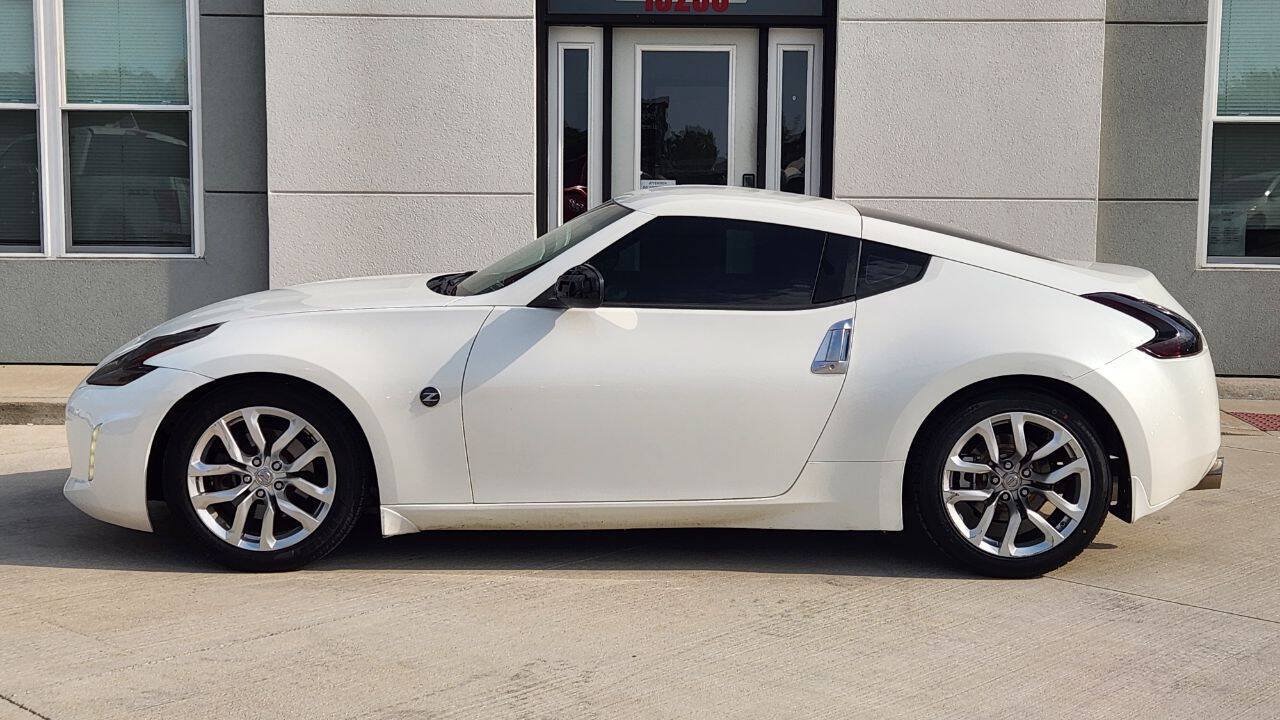 Used 2013 Nissan 370Z Coupe RWD image 3