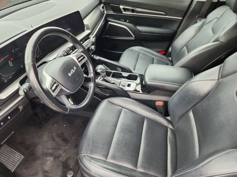 Used 2023 Kia Telluride S w/ S Sunroof Package FWD image 2
