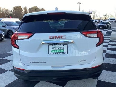 Used 2024 GMC Terrain SLE image 5