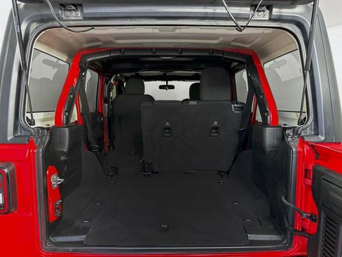 Used 2020 Jeep Wrangler Unlimited Sahara image 21