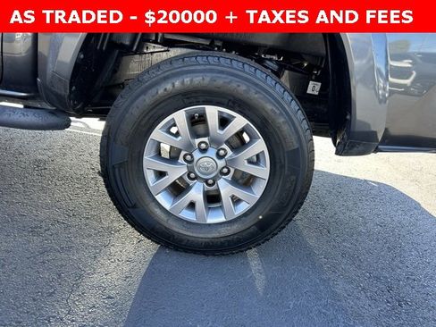 Used 2017 Toyota Tacoma TRD Sport image 10