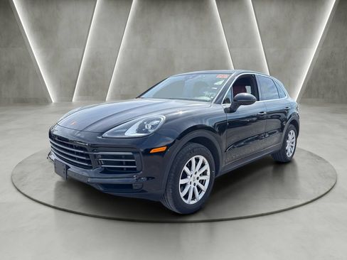 Used 2023 Porsche Cayenne AWD/4WD image 3