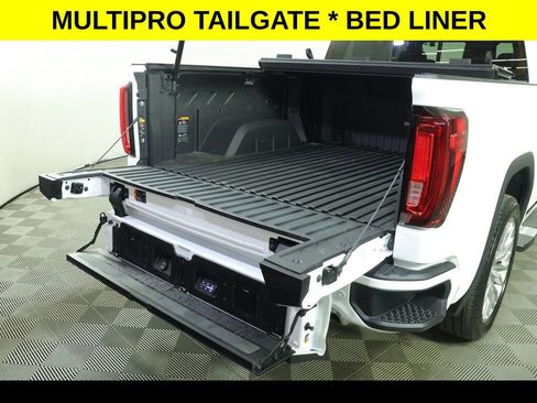 Used 2024 GMC Sierra 1500 Denali w/ Technology Package AWD/4WD image 9