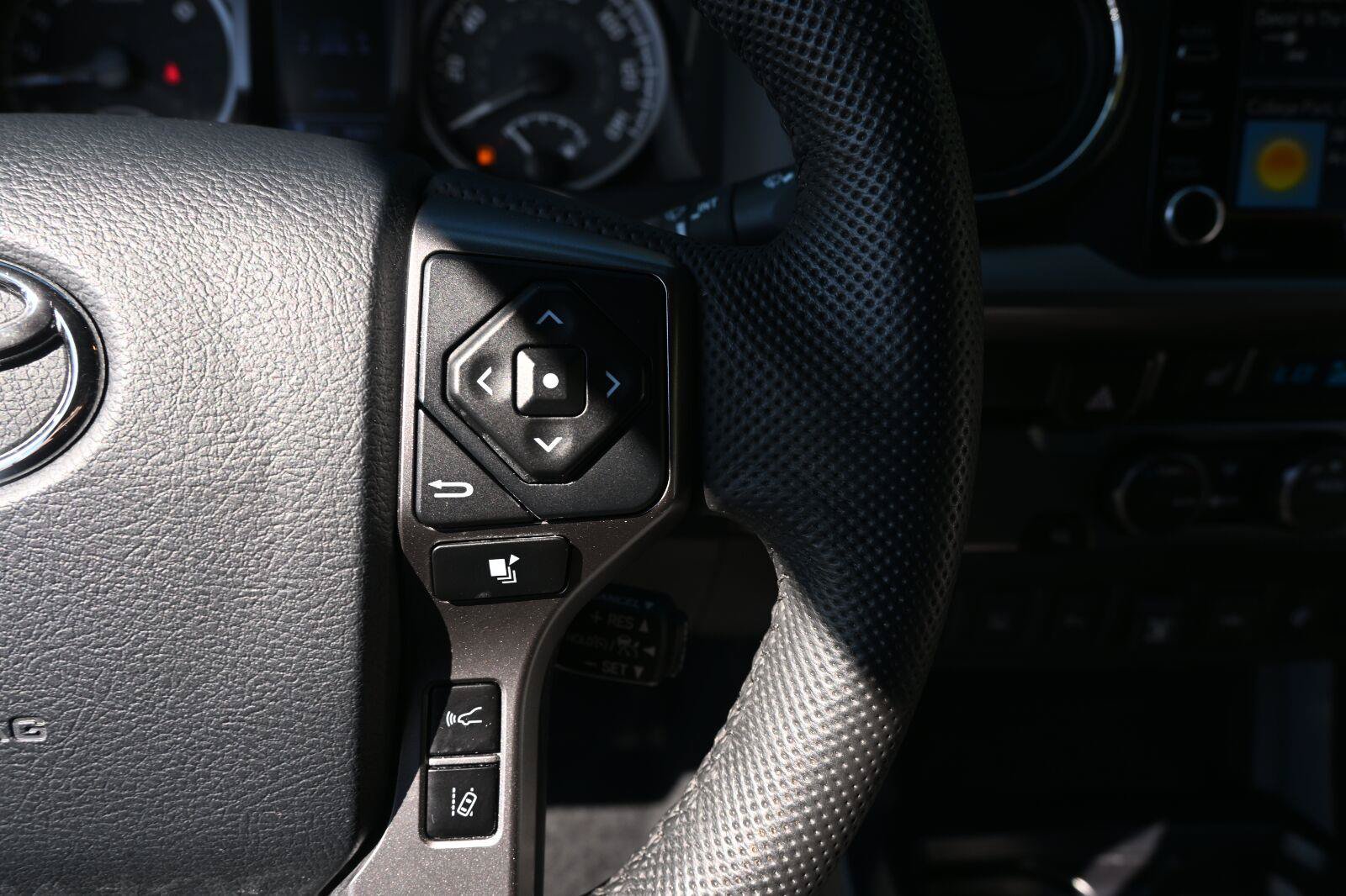 Used 2020 Toyota Tacoma Limited RWD image 11