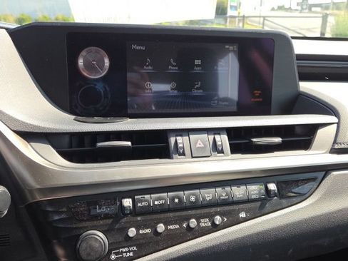 Used 2019 Lexus ES 300h w/ Accessory Package 2 FWD image 17