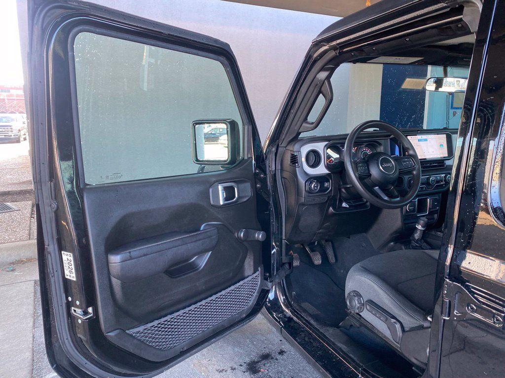 Used 2024 Jeep Gladiator Sport AWD/4WD image 10