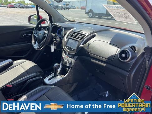 Used 2015 Chevrolet Trax LT w/ LT Sun and Sound Package AWD/4WD image 30