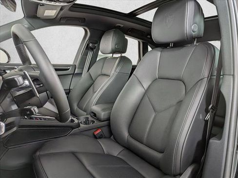 New 2026 Porsche Macan image 5