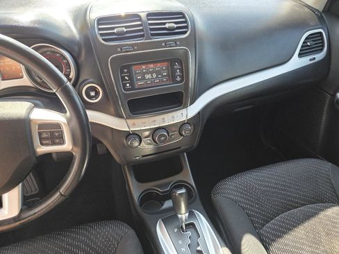 Used 2018 Dodge Journey SE w/ Connectivity Group FWD image 16