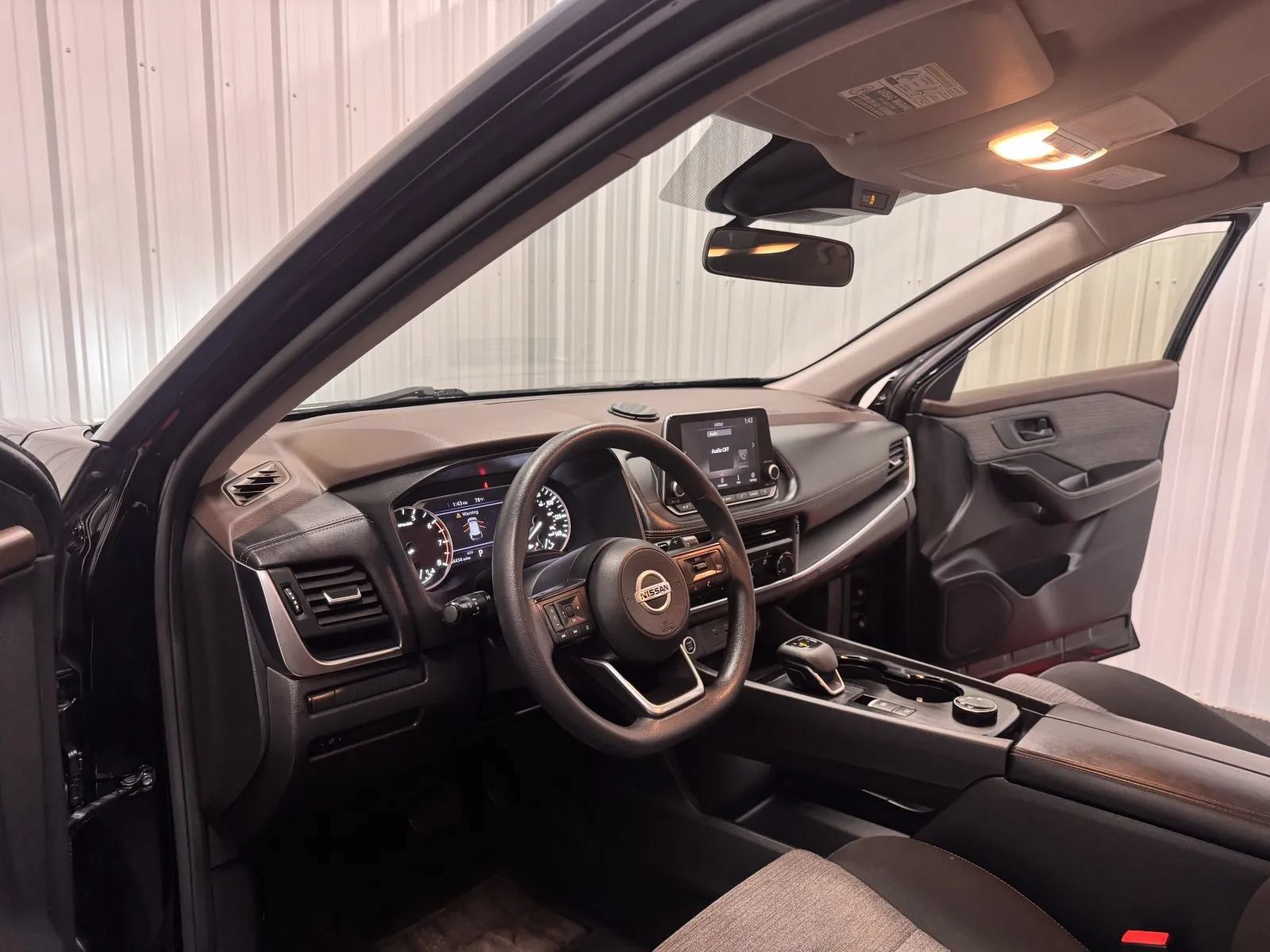 Used 2021 Nissan Rogue S AWD/4WD image 33