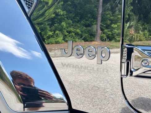 Used 2022 Jeep Wrangler Unlimited Sahara AWD/4WD image 44