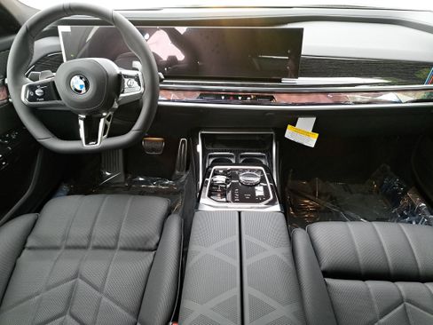 New 2026 BMW 740i RWD image 9
