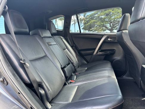 Used 2018 Toyota RAV4 SE AWD/4WD image 11