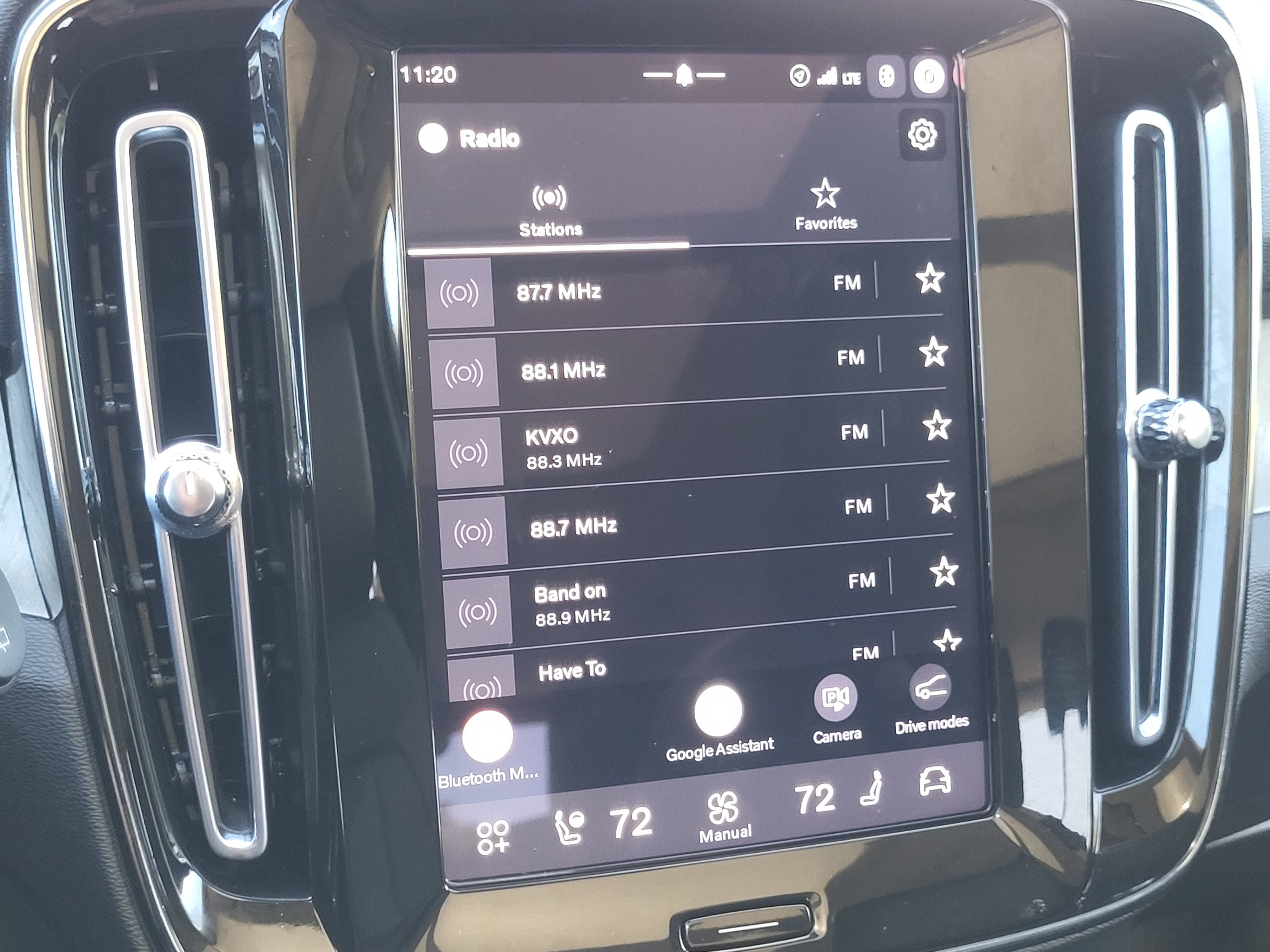 Certified 2026 Volvo XC40 B5 Plus AWD/4WD image 17
