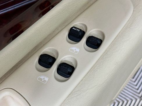 Used 2001 Chrysler Sebring Limited image 16