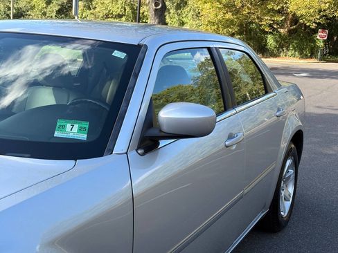 Used 2006 Chrysler 300 Touring image 16