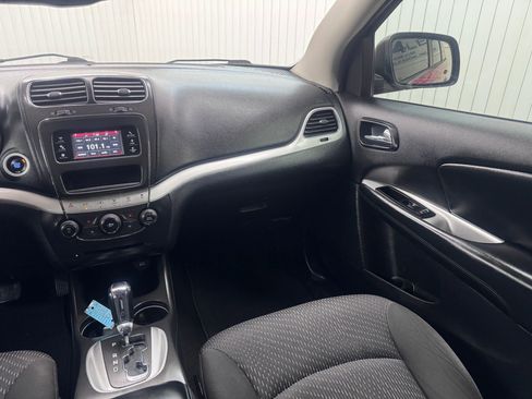 Used 2016 Dodge Journey SE w/ Flexible Seating Group image 17