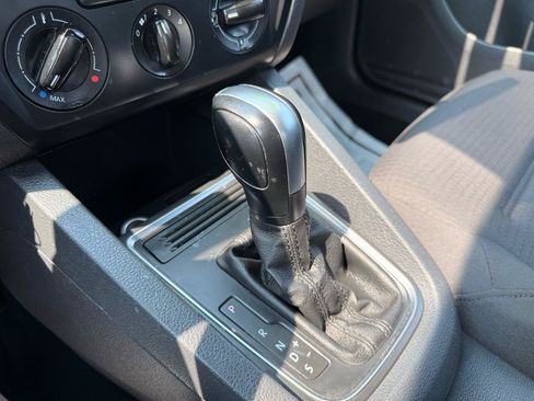 Used 2018 Kia Sorento FWD image 16